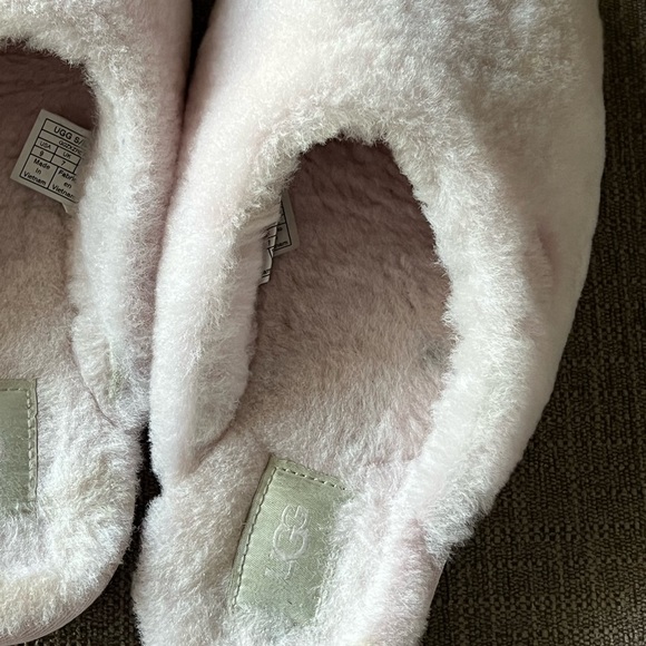 Uggs slipppers - Picture 2 of 6